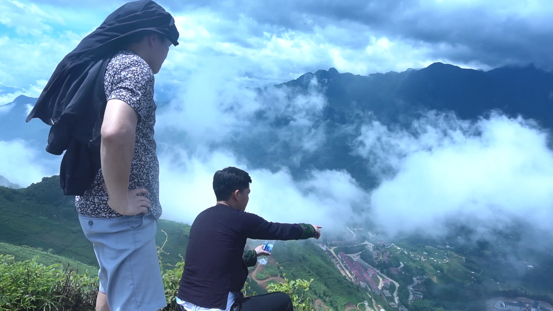Hoàng Hxn và Lý A Páo trong Podcast của Cộng đồng Thu và Chia